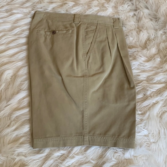 Men’s Tommy Bahama Pleated Khaki Bermuda shorts size 33 - Picture 1 of 8